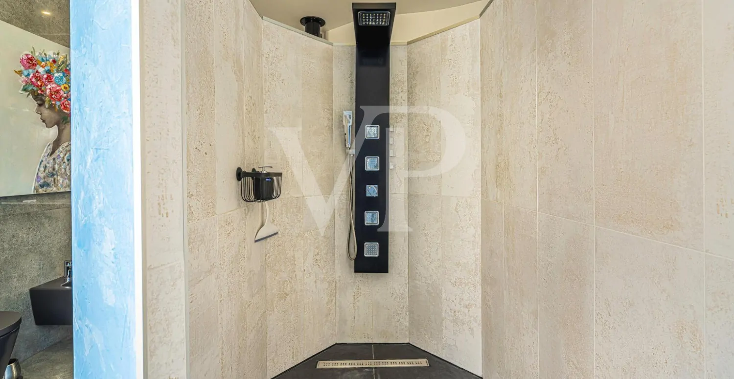 Idyllisches modernes Einfamilienhaus mit Panoramablick