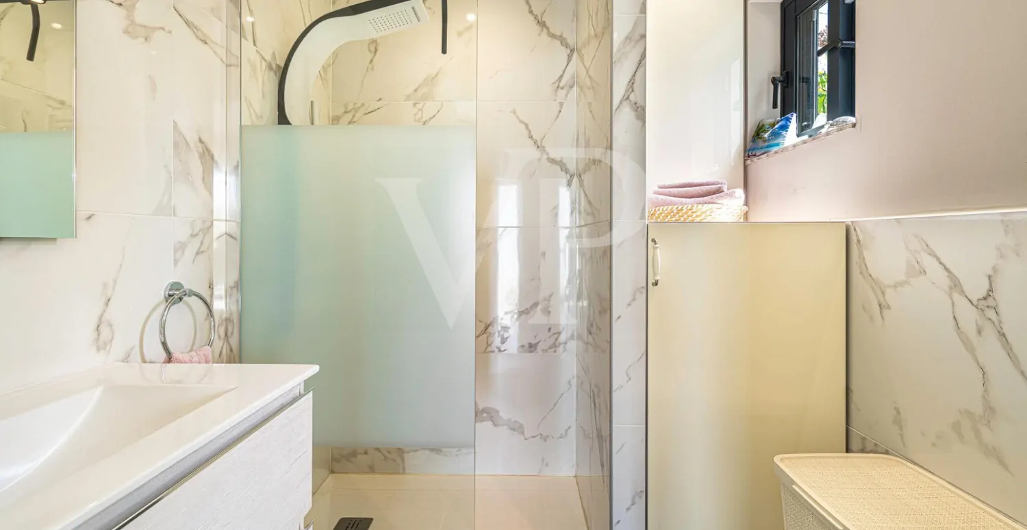 Idyllisches modernes Einfamilienhaus mit Panoramablick