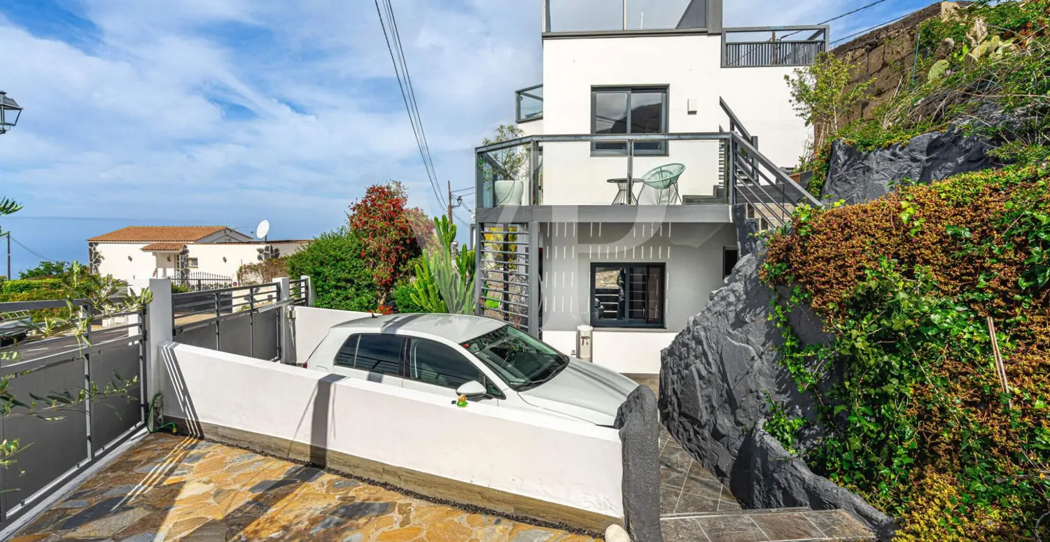 Idyllisches modernes Einfamilienhaus mit Panoramablick