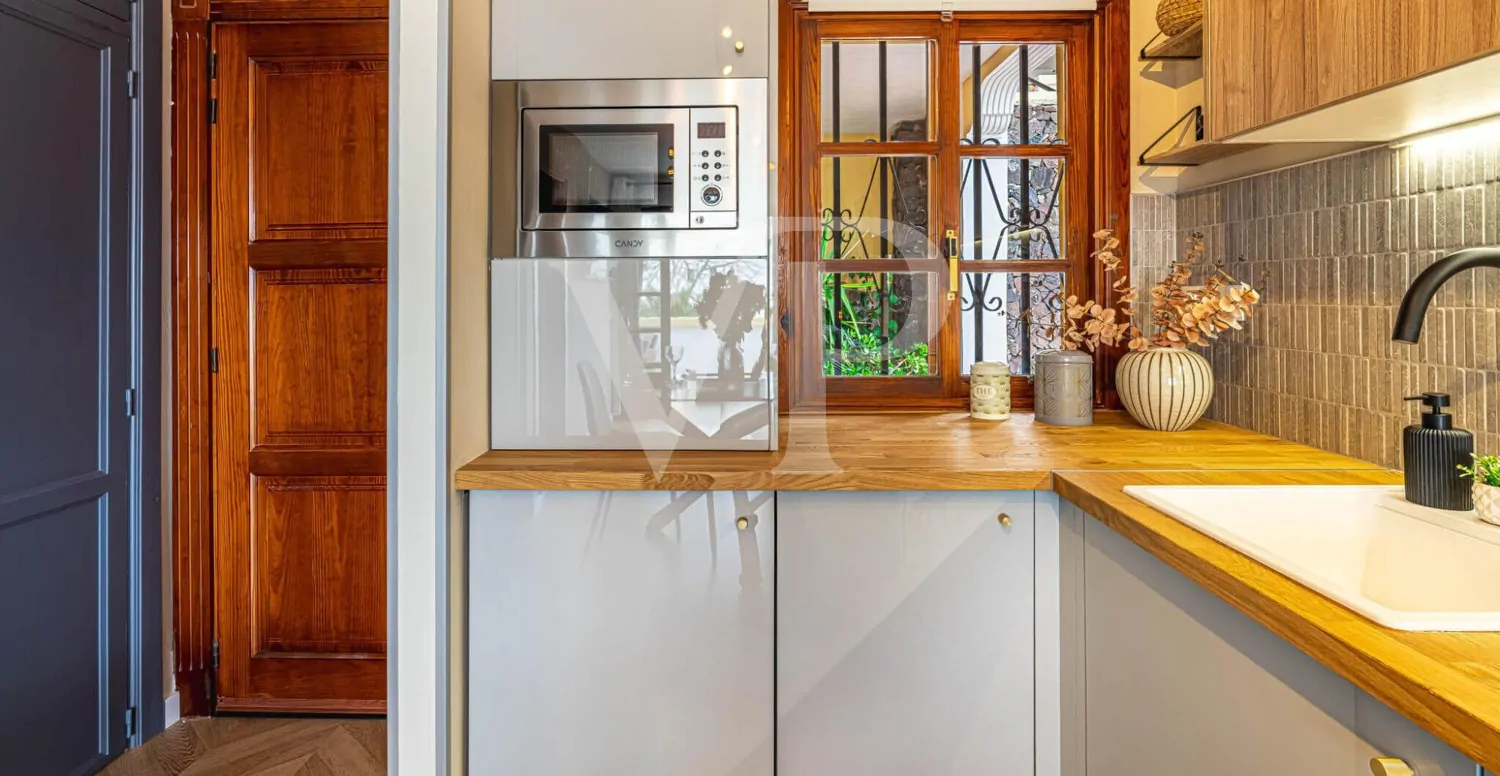 Stilvolle Ein- Schlafzimmer- Wohnung in San Eugenio alto