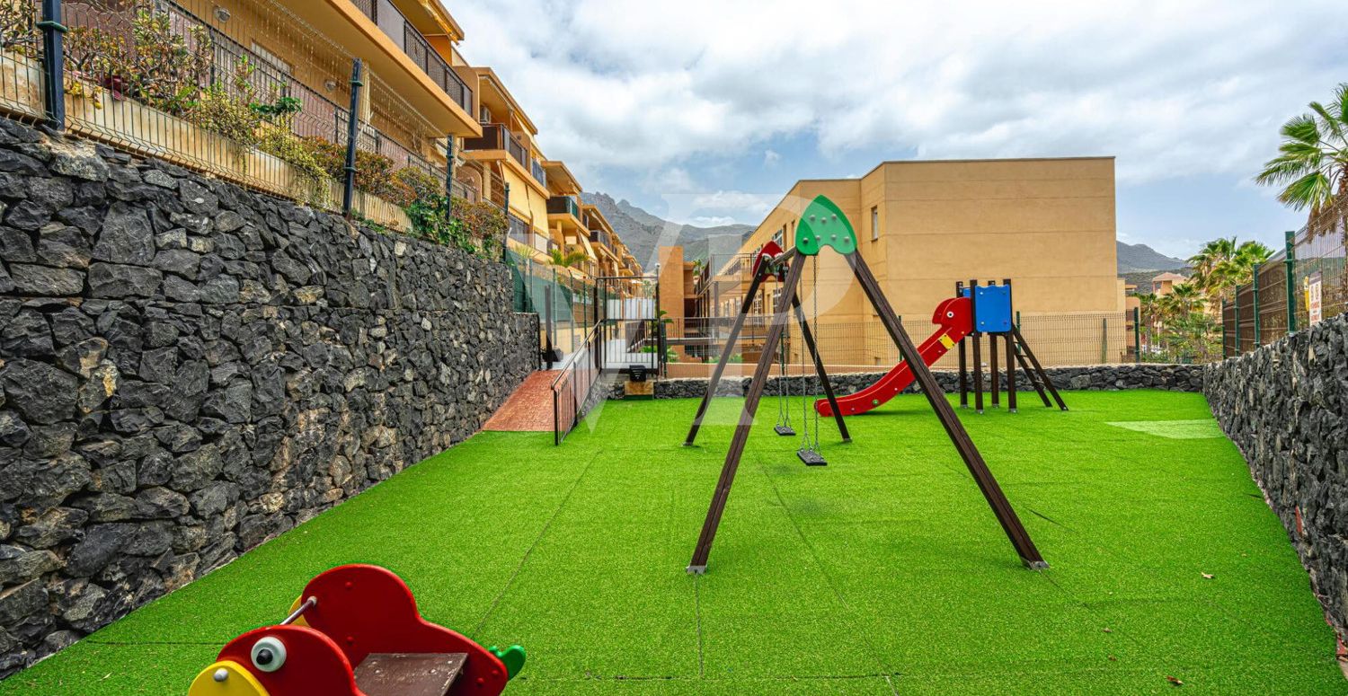 Beautiful penthouse with sea views in the popular area of El Galeón