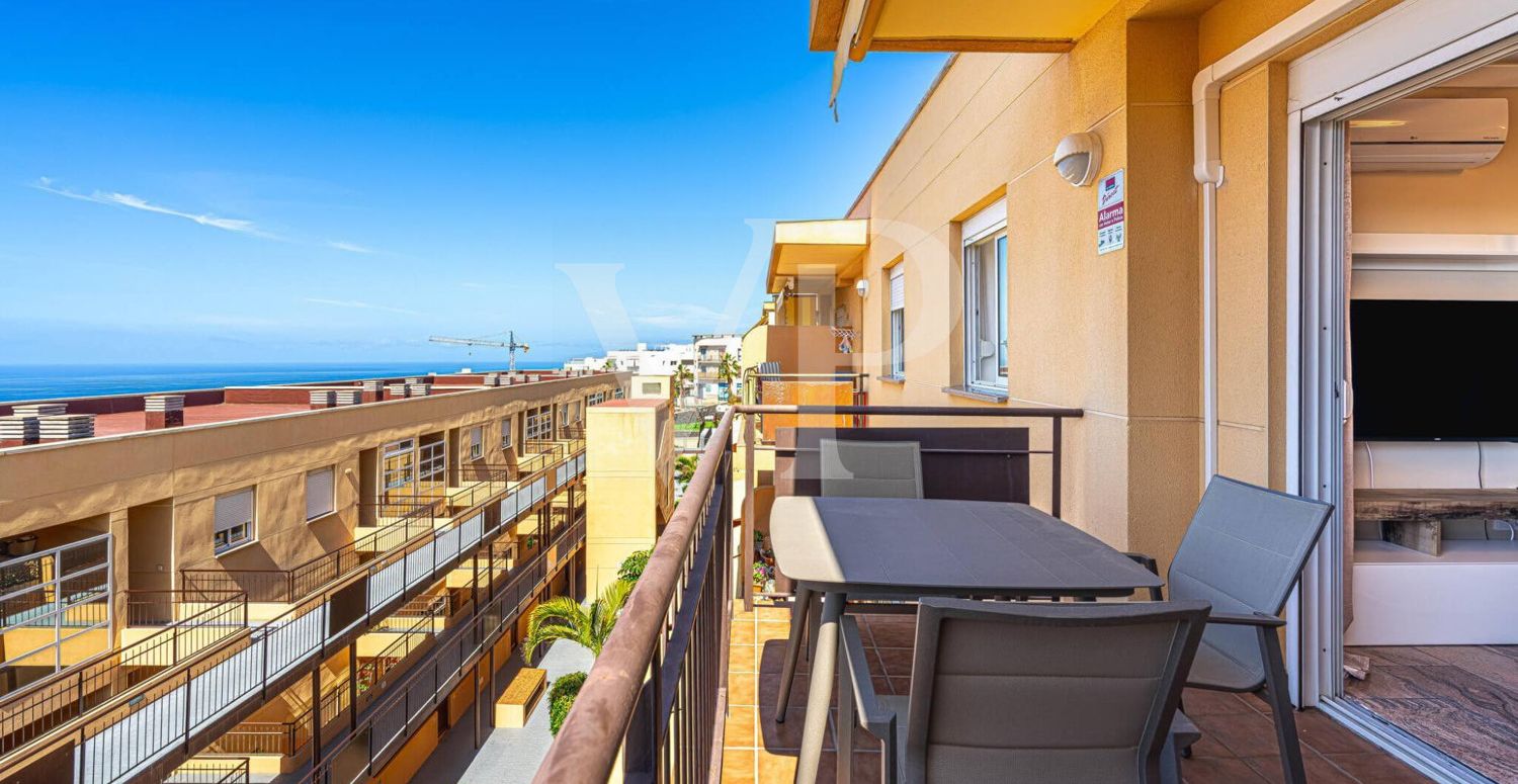 Beautiful penthouse with sea views in the popular area of El Galeón