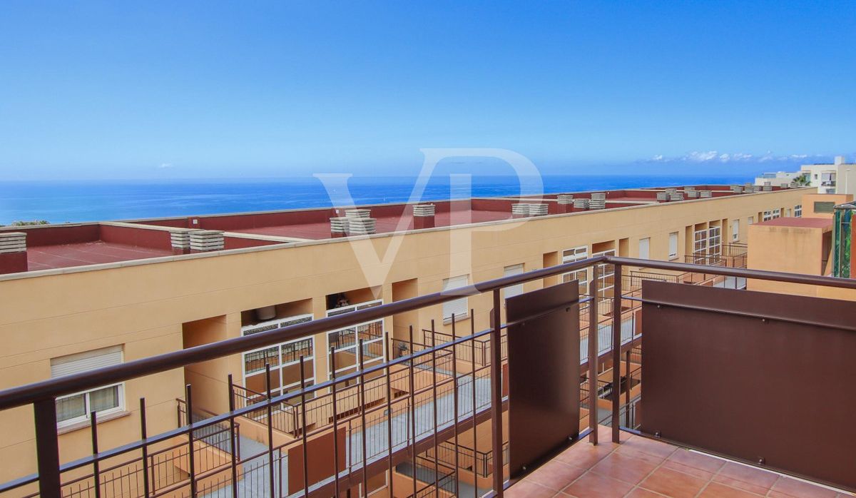 Beautiful penthouse with sea views in the popular area of El Galeón