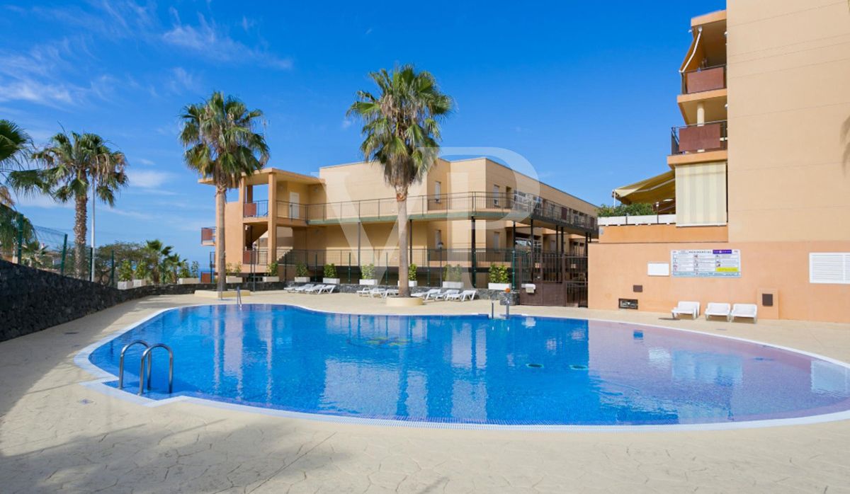 Beautiful penthouse with sea views in the popular area of El Galeón
