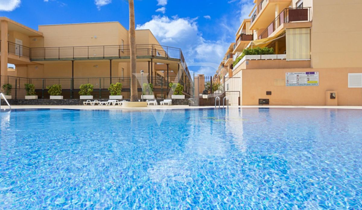 Beautiful penthouse with sea views in the popular area of El Galeón