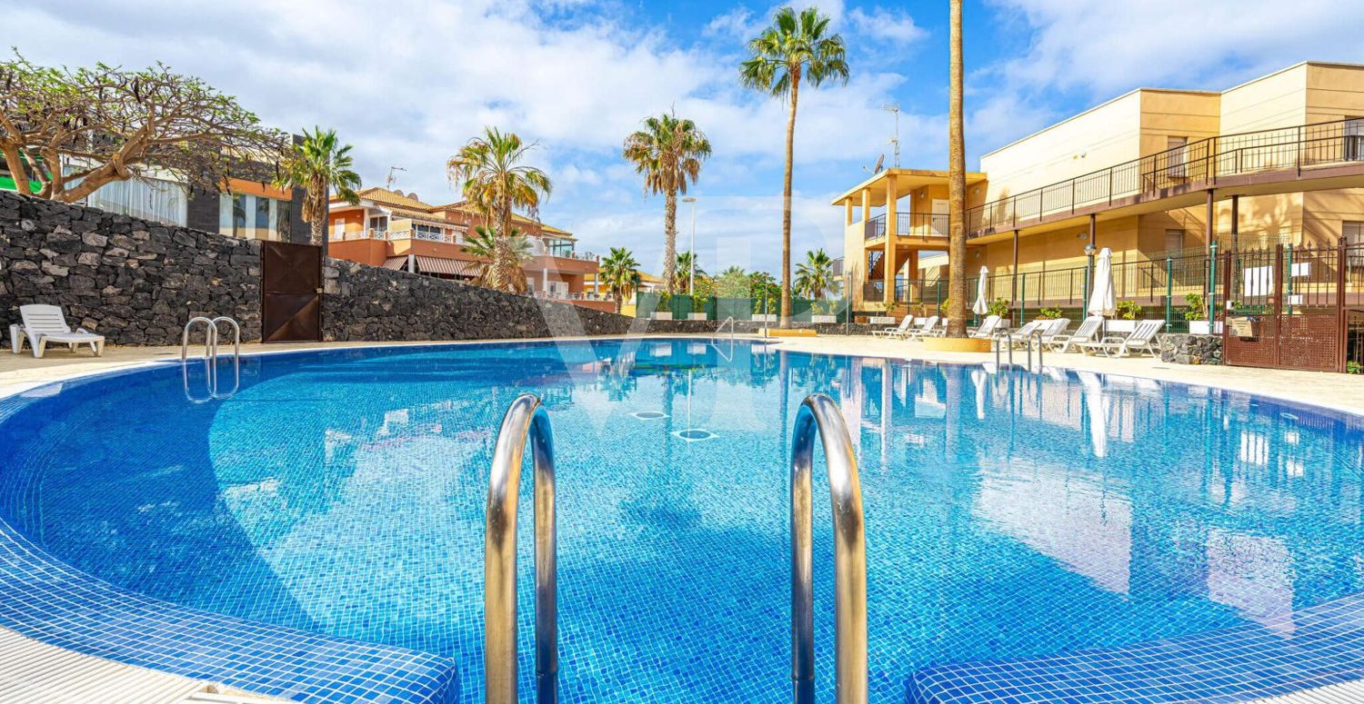 Beautiful penthouse with sea views in the popular area of El Galeón
