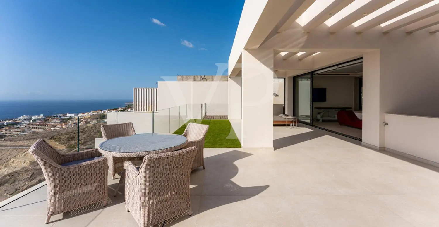 Luxusvilla mit Infinity-Pool und Panoramablick auf den Atlantik