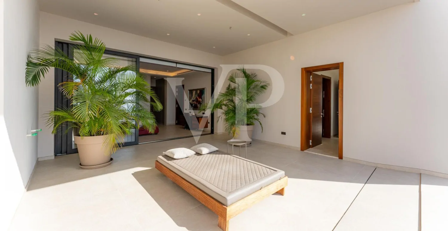 Luxusvilla mit Infinity-Pool und Panoramablick auf den Atlantik