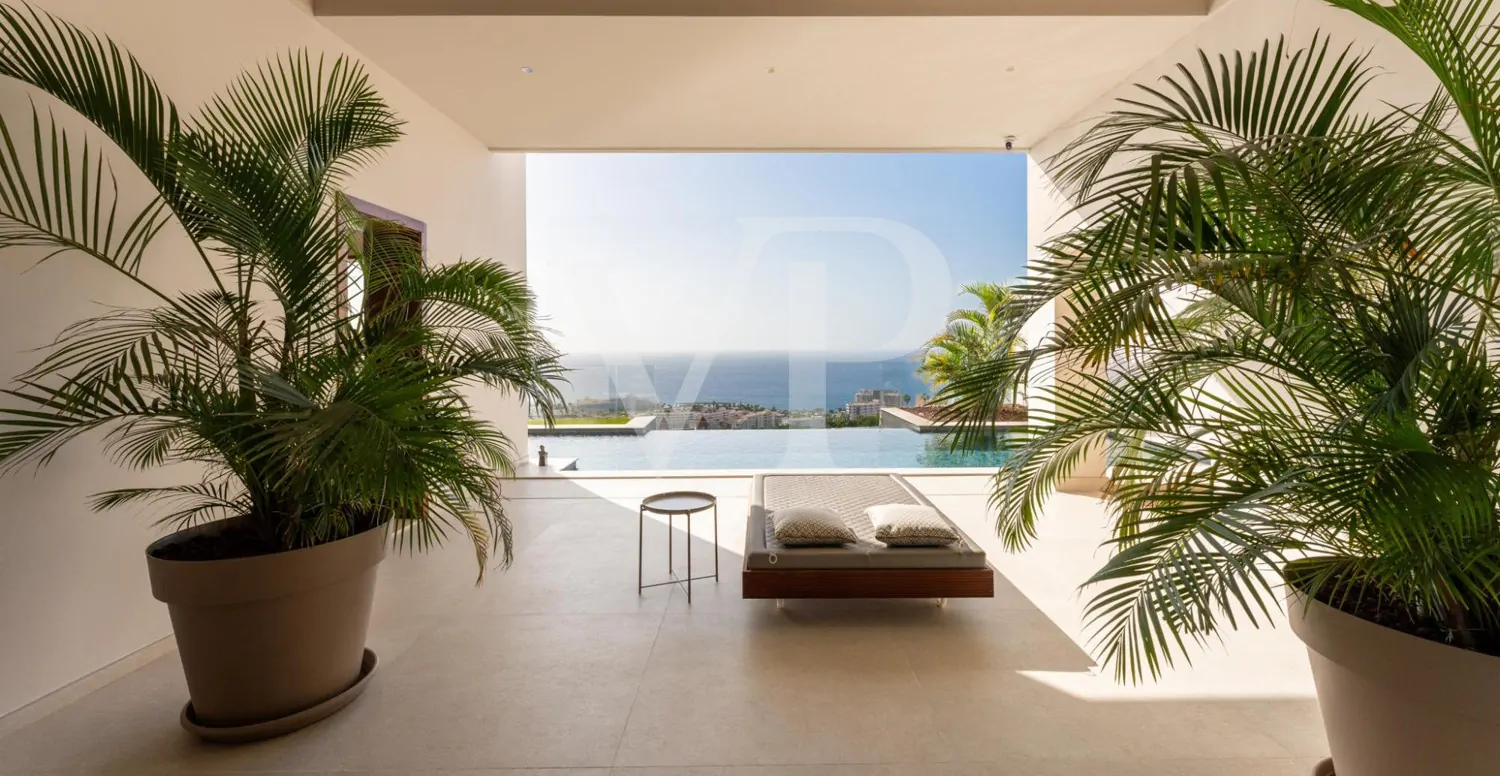 Luxusvilla mit Infinity-Pool und Panoramablick auf den Atlantik