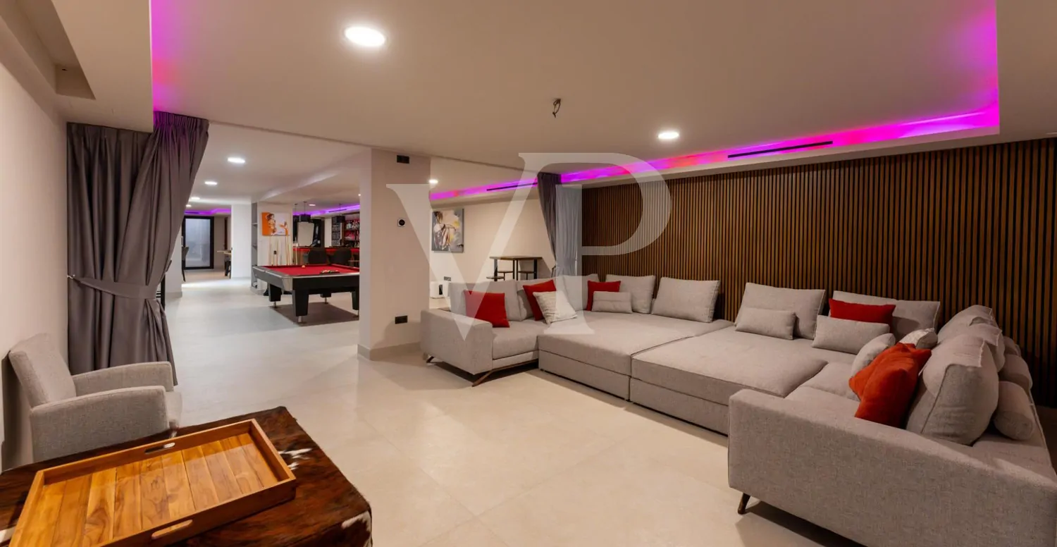 Luxusvilla mit Infinity-Pool und Panoramablick auf den Atlantik