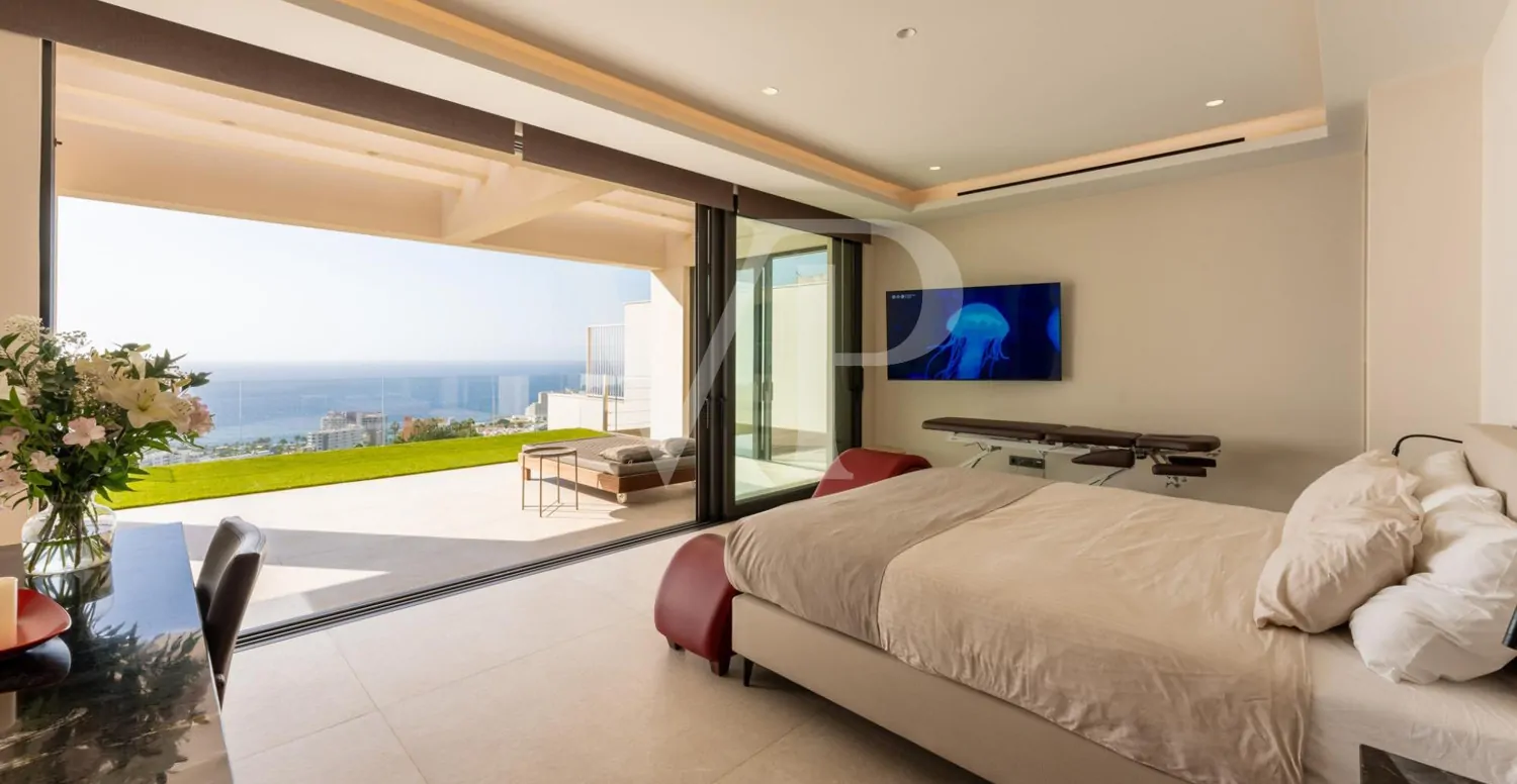 Luxusvilla mit Infinity-Pool und Panoramablick auf den Atlantik