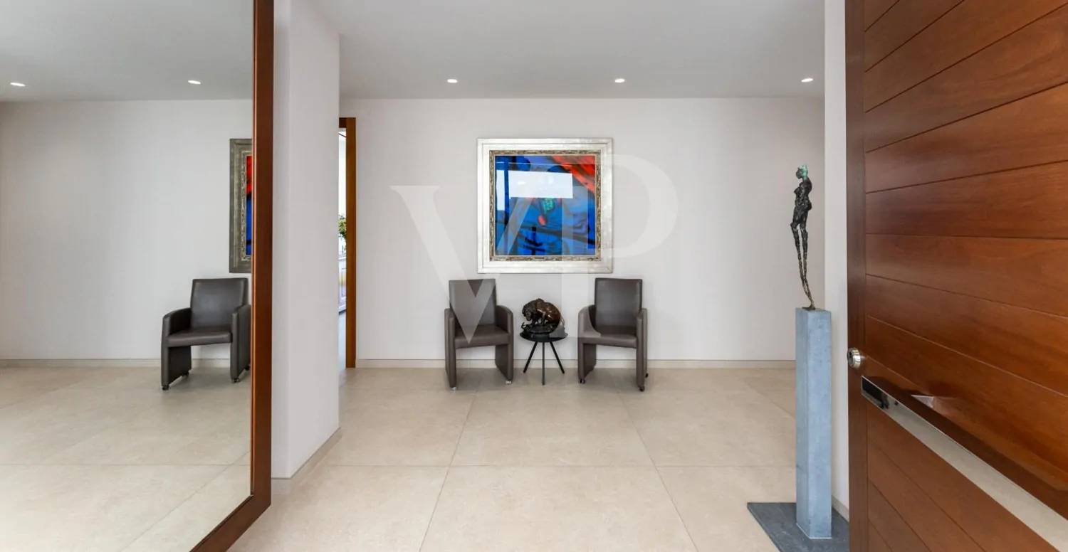 Luxusvilla mit Infinity-Pool und Panoramablick auf den Atlantik