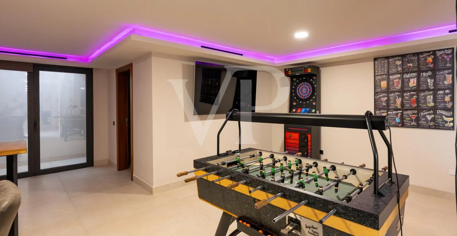 Luxusvilla mit Infinity-Pool und Panoramablick auf den Atlantik