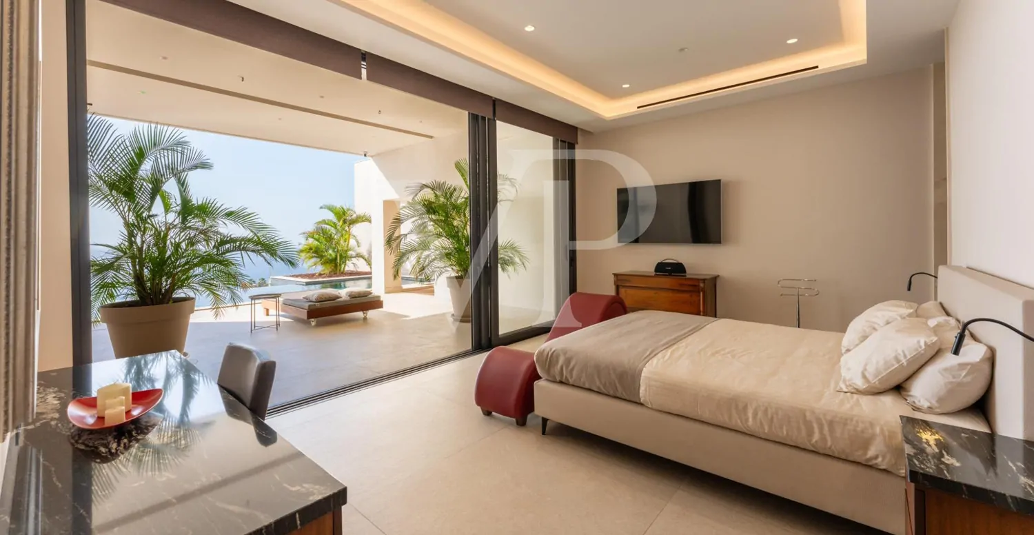 Luxusvilla mit Infinity-Pool und Panoramablick auf den Atlantik