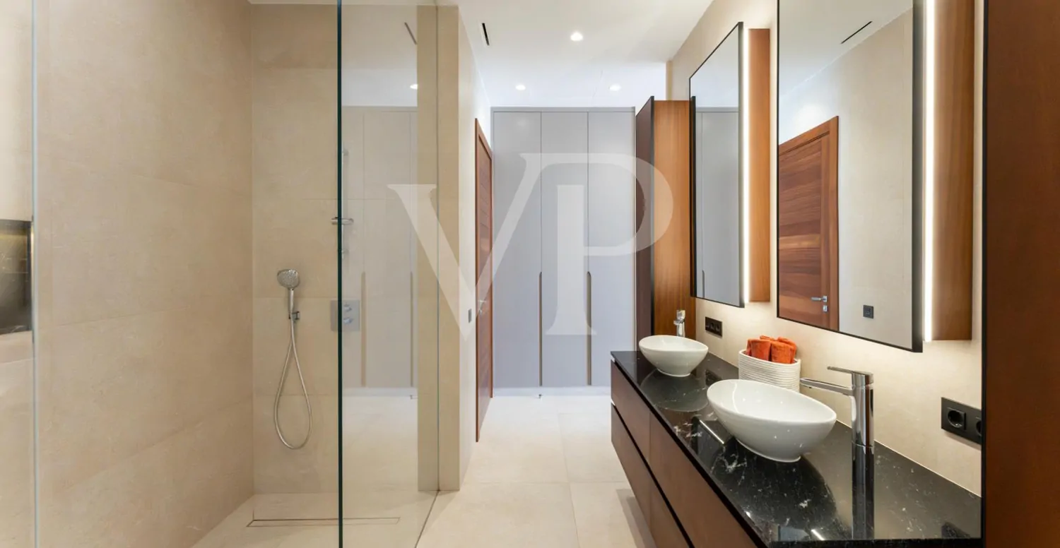 Luxusvilla mit Infinity-Pool und Panoramablick auf den Atlantik