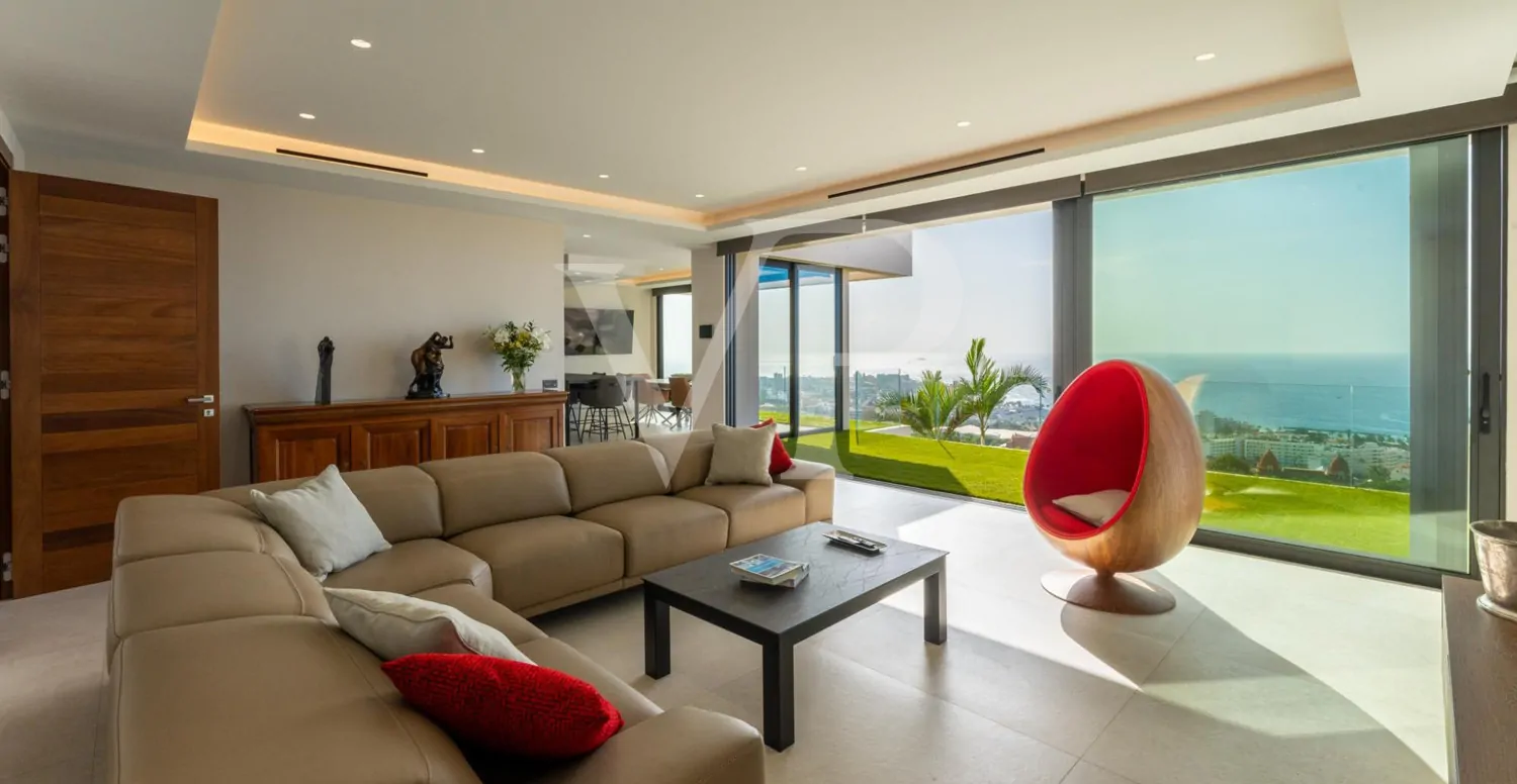 Luxusvilla mit Infinity-Pool und Panoramablick auf den Atlantik