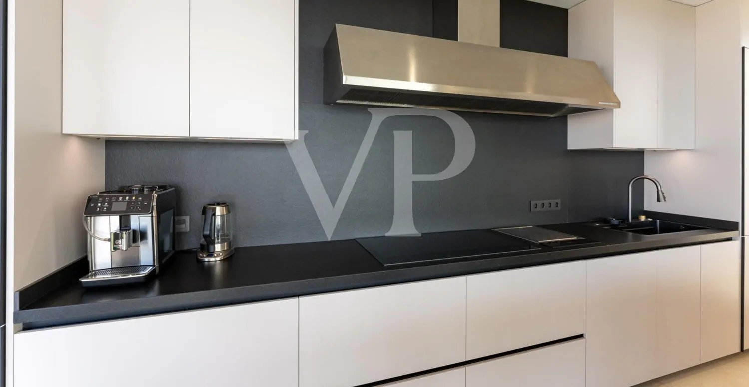 Luxusvilla mit Infinity-Pool und Panoramablick auf den Atlantik