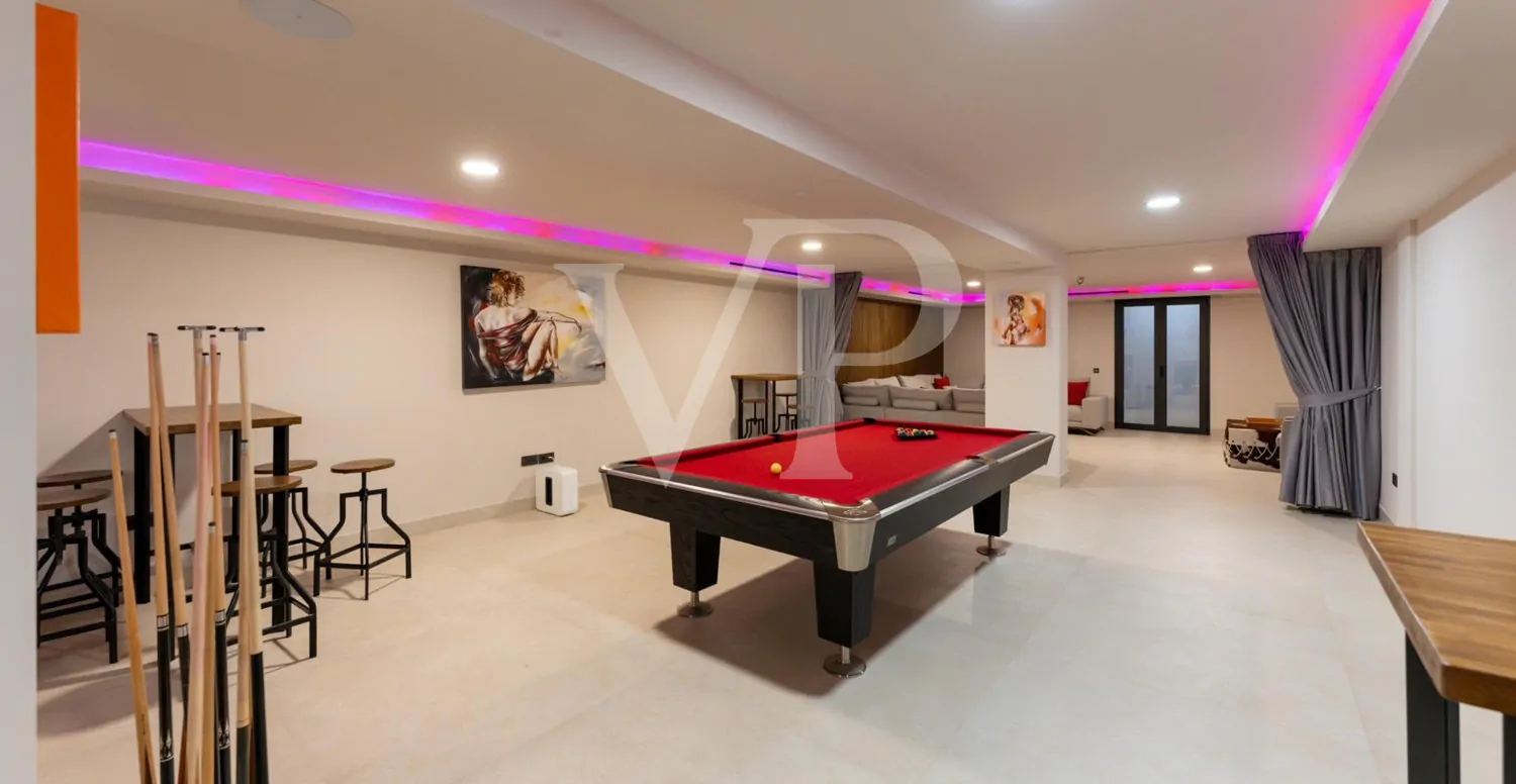 Luxusvilla mit Infinity-Pool und Panoramablick auf den Atlantik