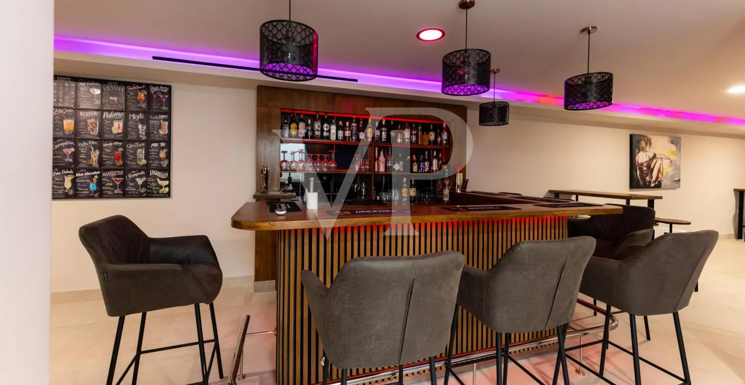 Luxusvilla mit Infinity-Pool und Panoramablick auf den Atlantik