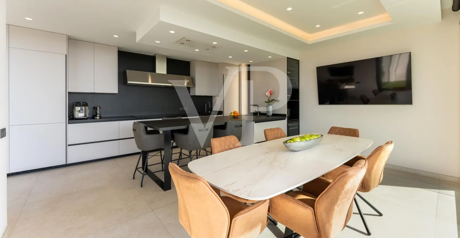 Luxusvilla mit Infinity-Pool und Panoramablick auf den Atlantik