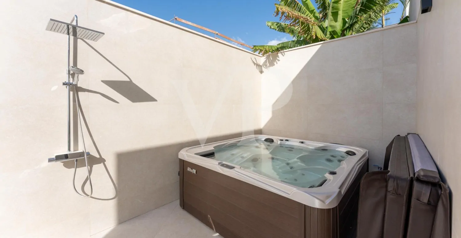 Luxusvilla mit Infinity-Pool und Panoramablick auf den Atlantik