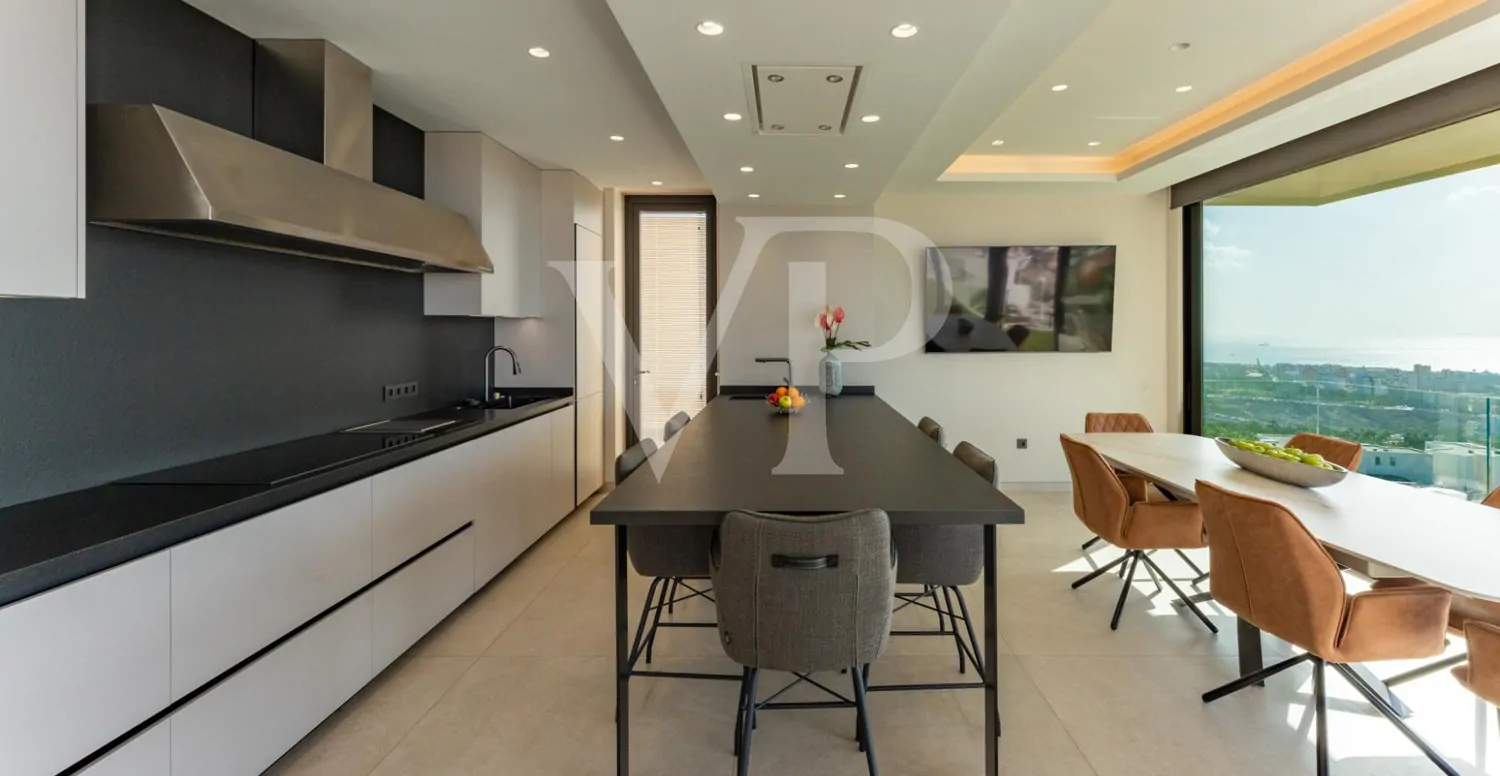 Luxusvilla mit Infinity-Pool und Panoramablick auf den Atlantik