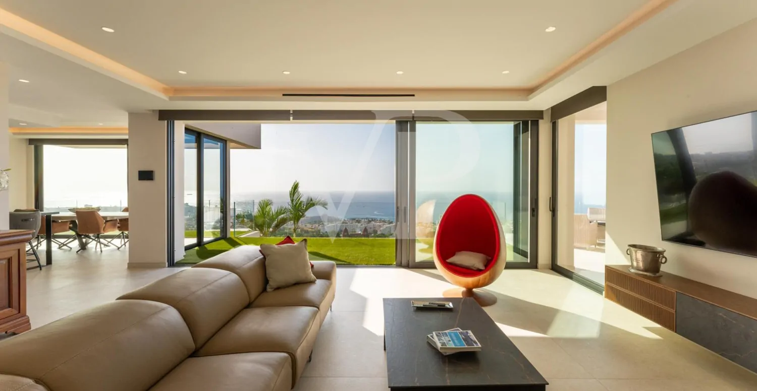 Luxusvilla mit Infinity-Pool und Panoramablick auf den Atlantik