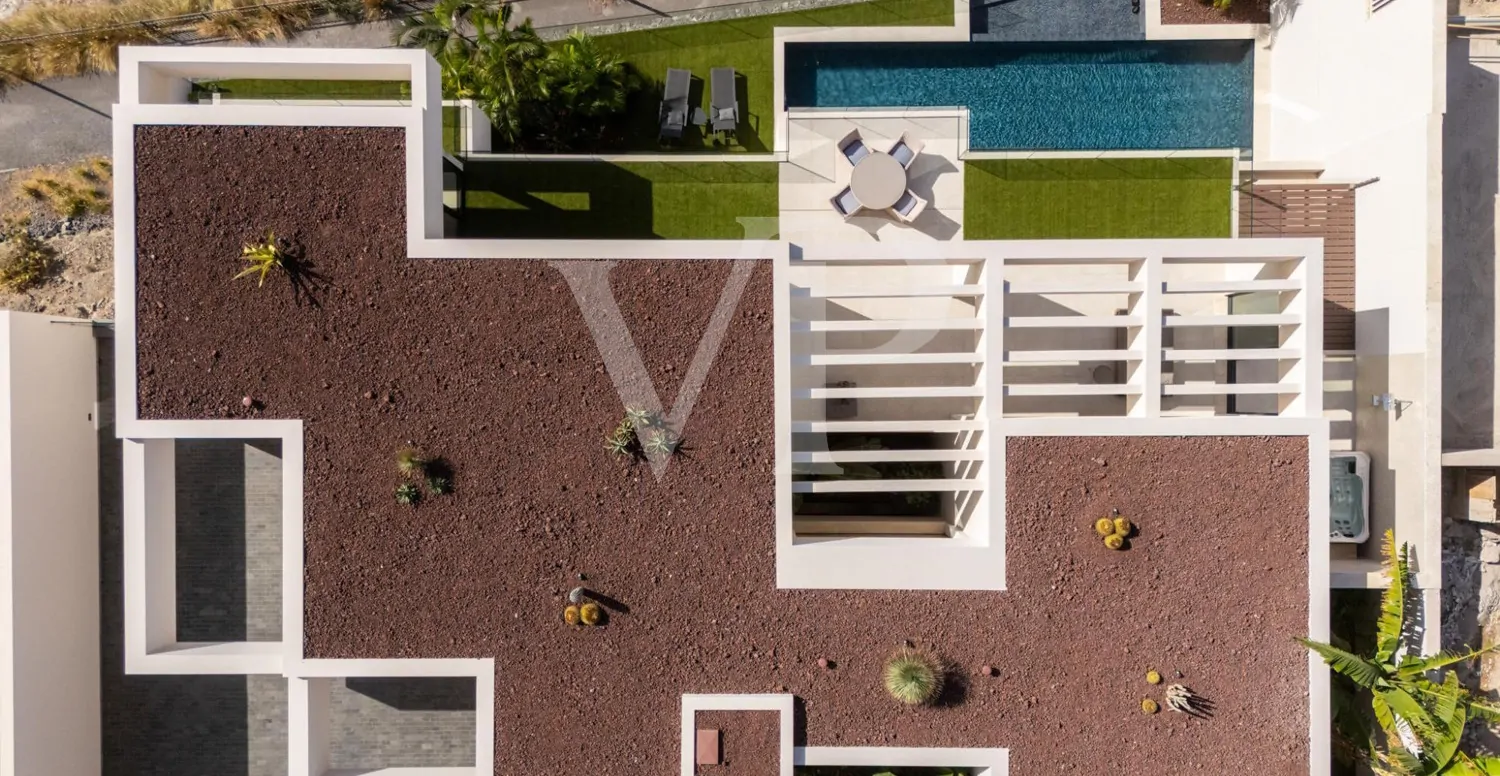 Luxusvilla mit Infinity-Pool und Panoramablick auf den Atlantik