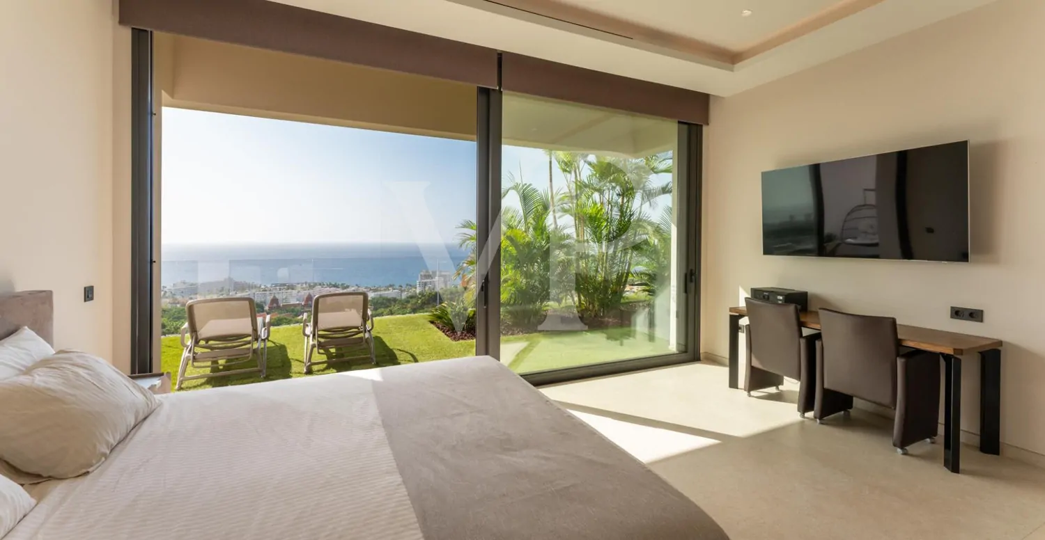 Luxusvilla mit Infinity-Pool und Panoramablick auf den Atlantik