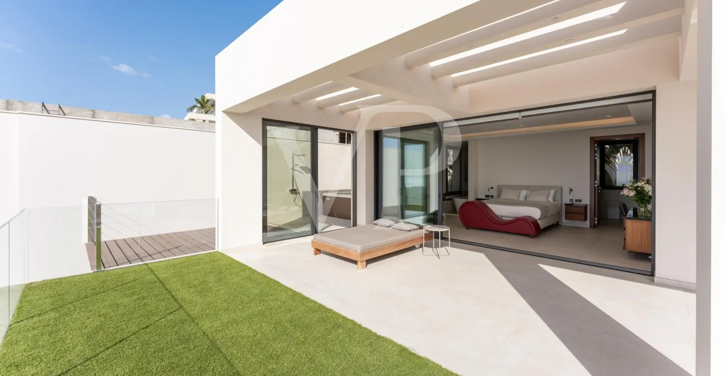 Luxusvilla mit Infinity-Pool und Panoramablick auf den Atlantik