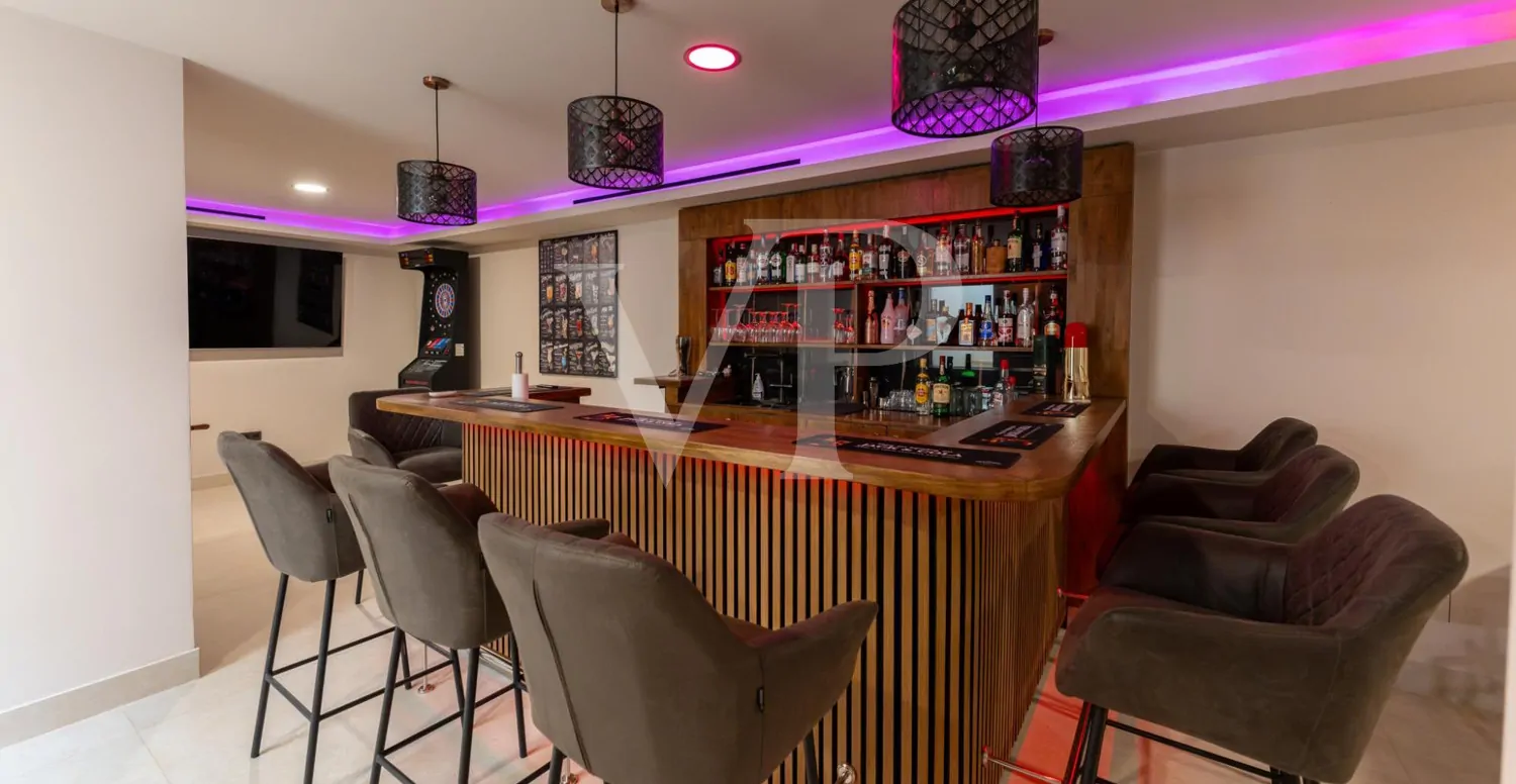 Luxusvilla mit Infinity-Pool und Panoramablick auf den Atlantik