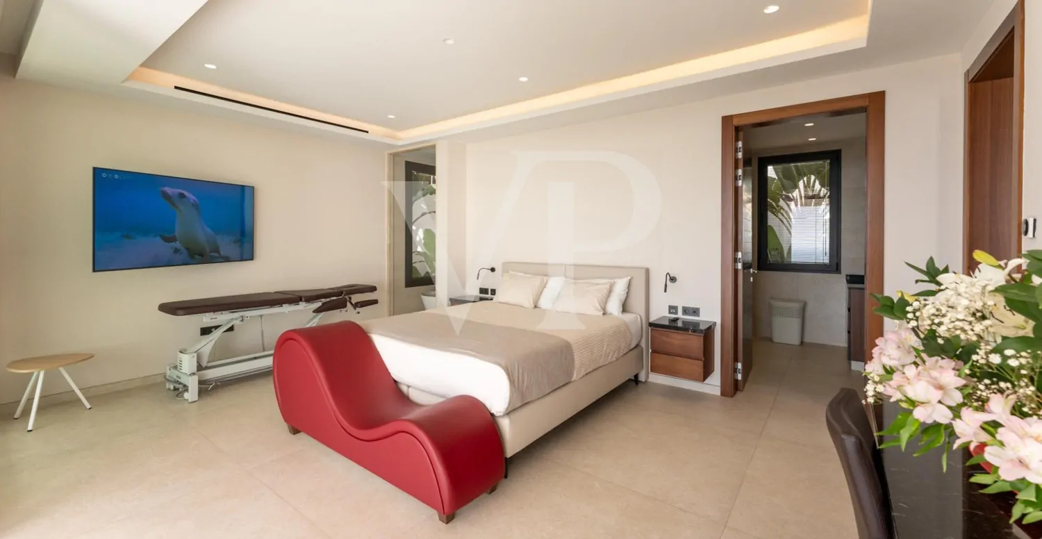 Luxusvilla mit Infinity-Pool und Panoramablick auf den Atlantik