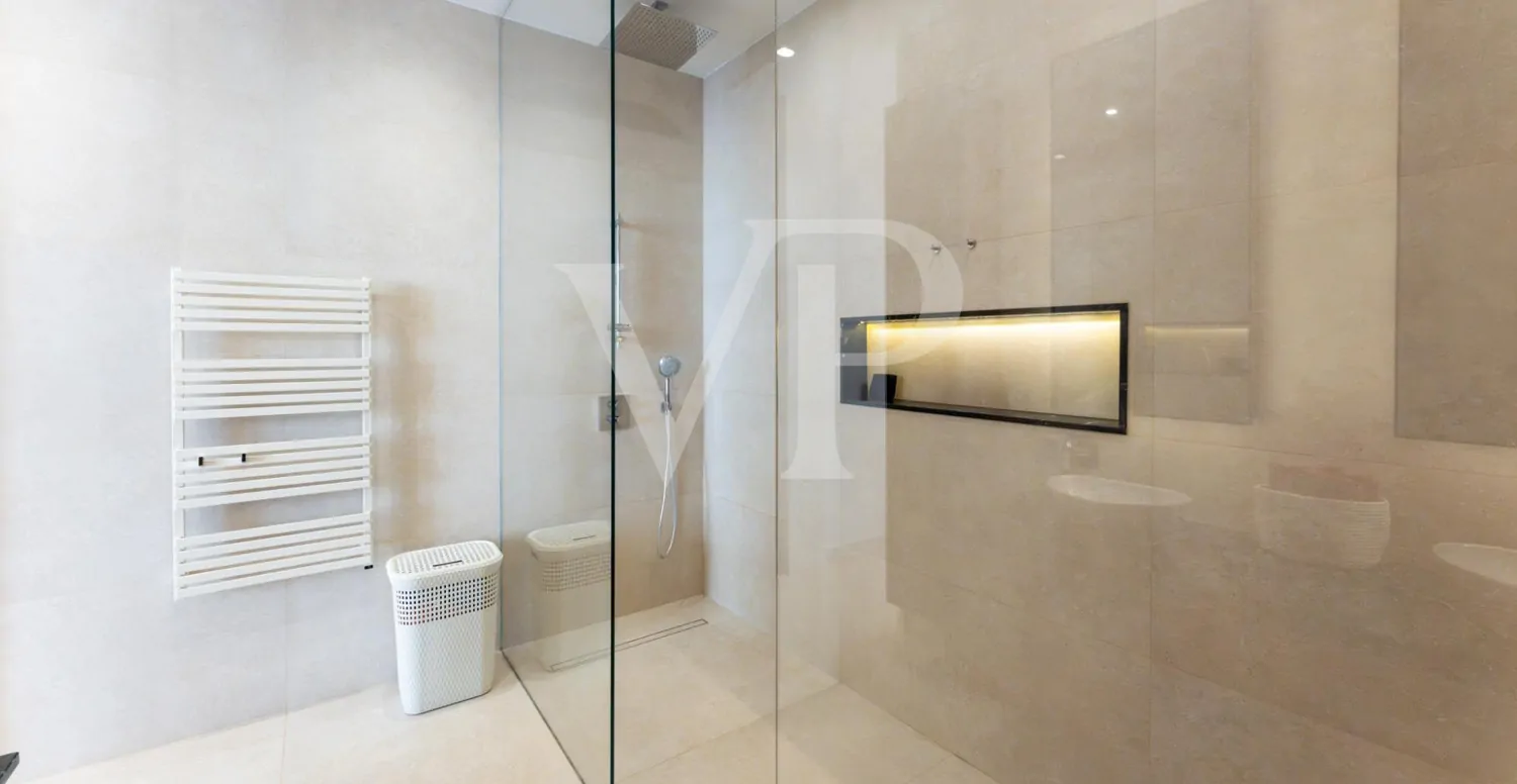 Luxusvilla mit Infinity-Pool und Panoramablick auf den Atlantik