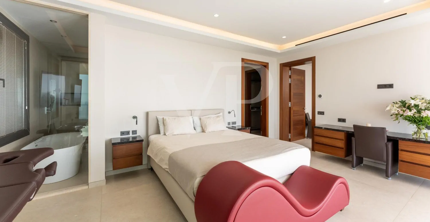 Luxusvilla mit Infinity-Pool und Panoramablick auf den Atlantik