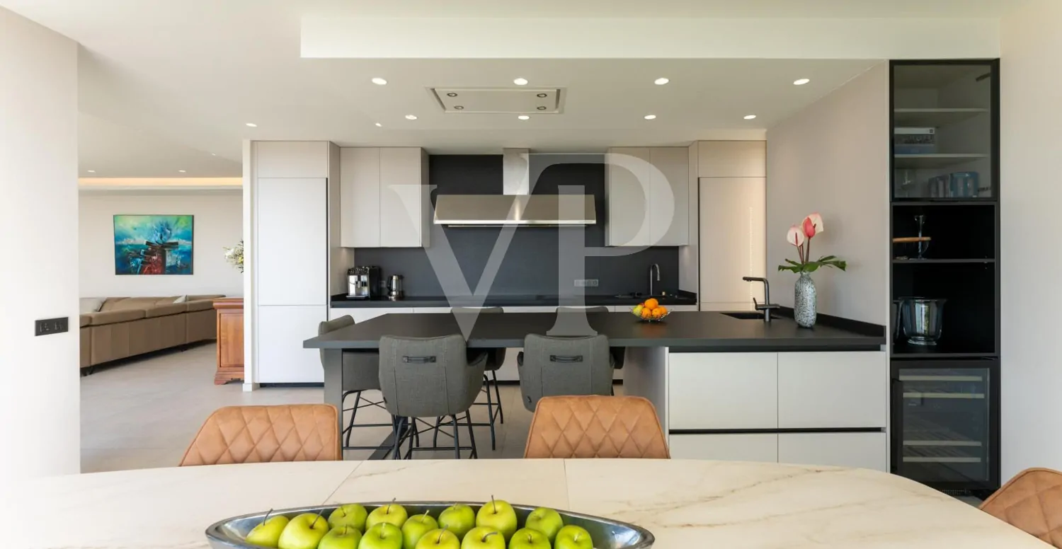 Luxusvilla mit Infinity-Pool und Panoramablick auf den Atlantik