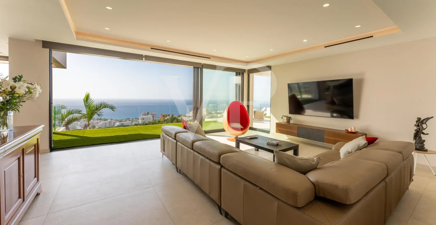 Luxusvilla mit Infinity-Pool und Panoramablick auf den Atlantik