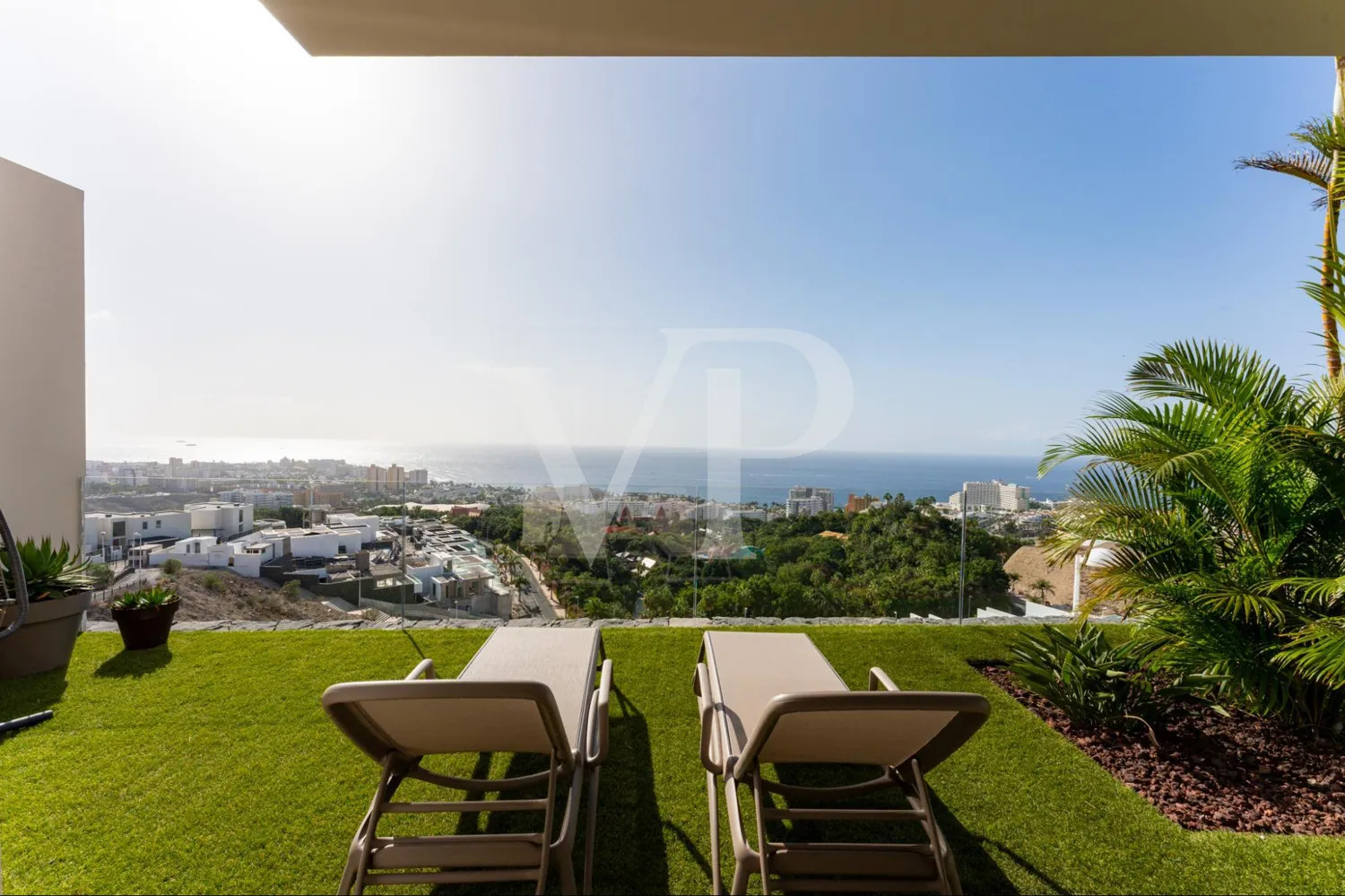 Luxusvilla mit Infinity-Pool und Panoramablick auf den Atlantik