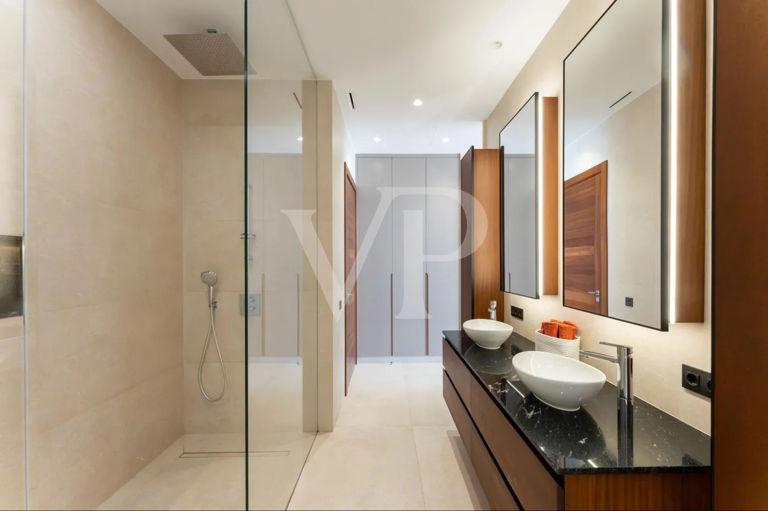 Luxusvilla mit Infinity-Pool und Panoramablick auf den Atlantik