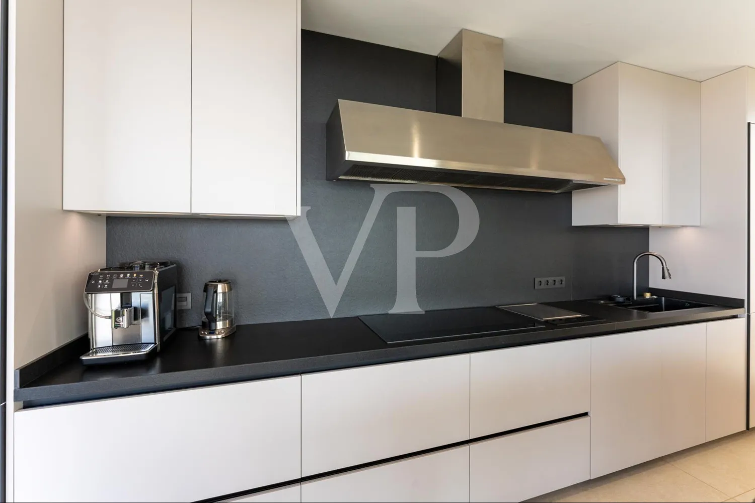 Luxusvilla mit Infinity-Pool und Panoramablick auf den Atlantik