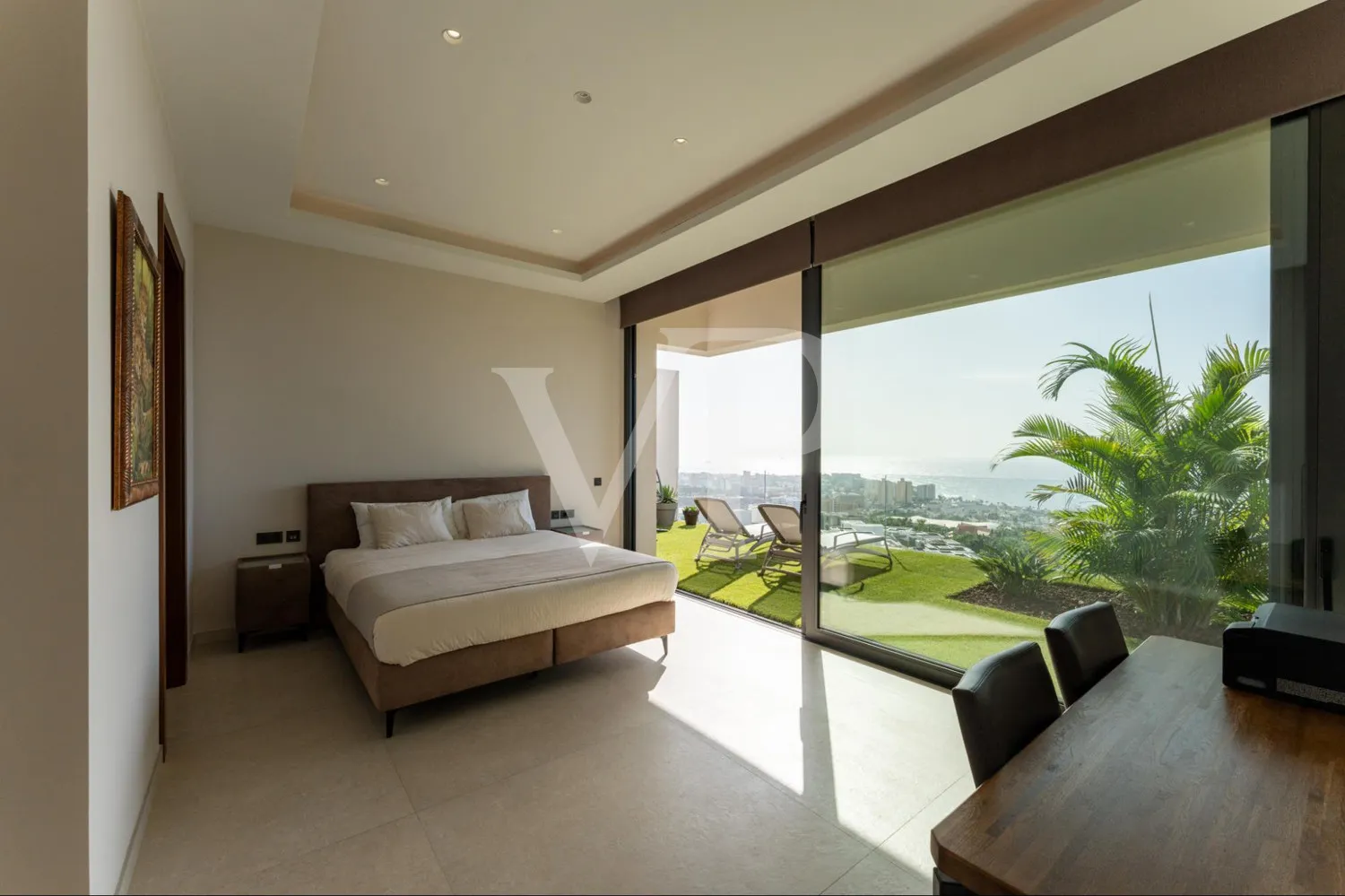 Luxusvilla mit Infinity-Pool und Panoramablick auf den Atlantik