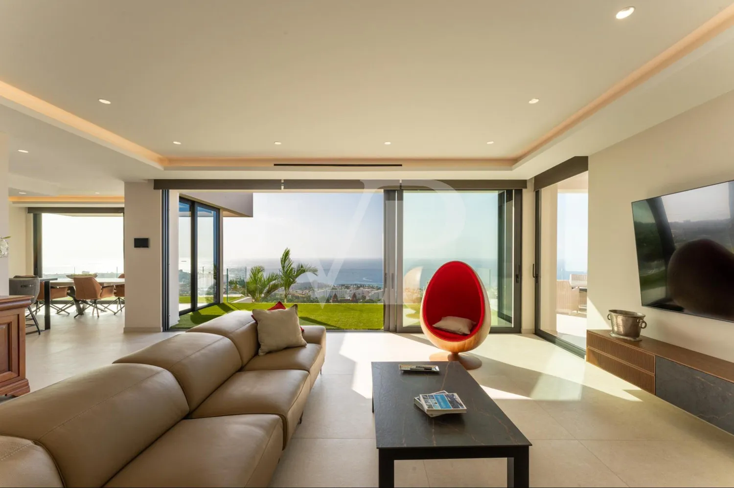 Luxusvilla mit Infinity-Pool und Panoramablick auf den Atlantik