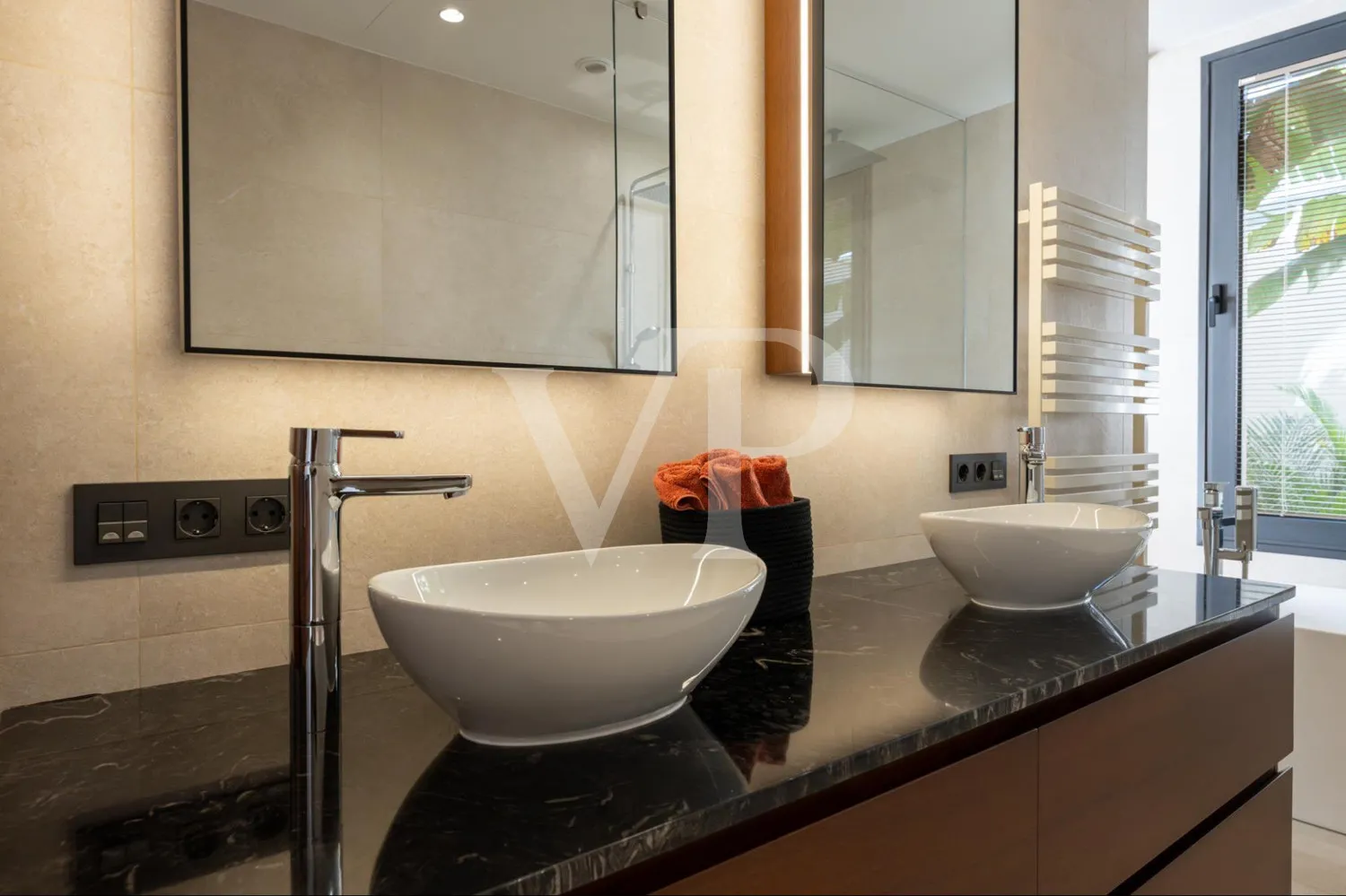 Luxusvilla mit Infinity-Pool und Panoramablick auf den Atlantik