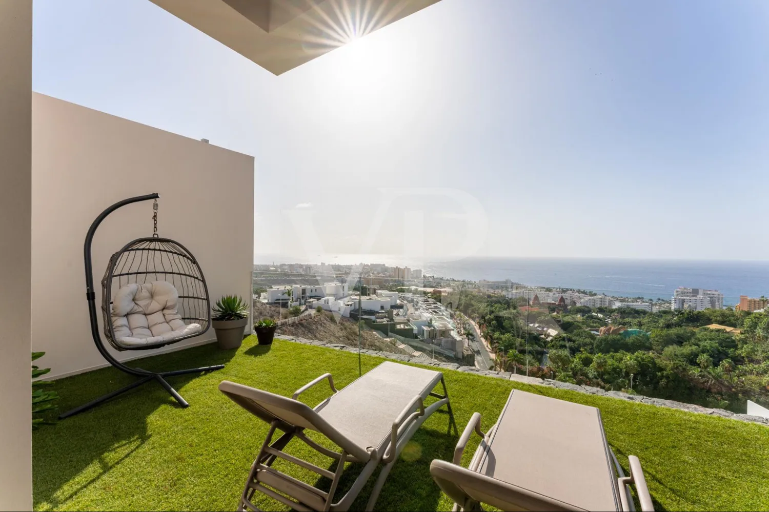 Luxusvilla mit Infinity-Pool und Panoramablick auf den Atlantik