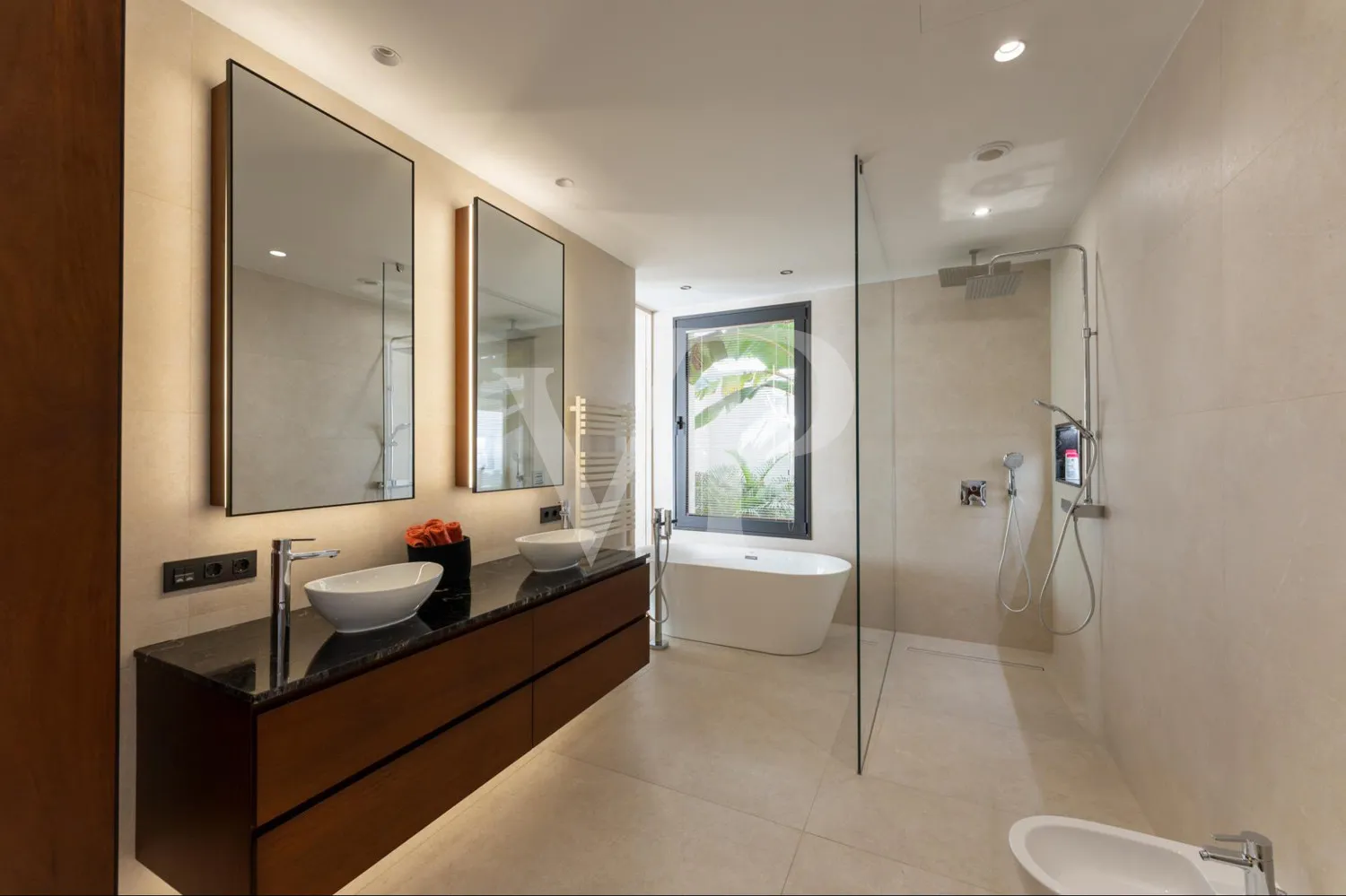 Luxusvilla mit Infinity-Pool und Panoramablick auf den Atlantik