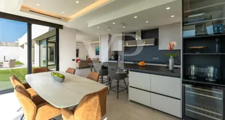 von_poll_real_estate_property_ES253185345_image_140