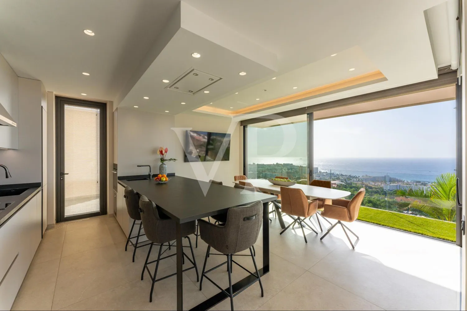 Luxusvilla mit Infinity-Pool und Panoramablick auf den Atlantik