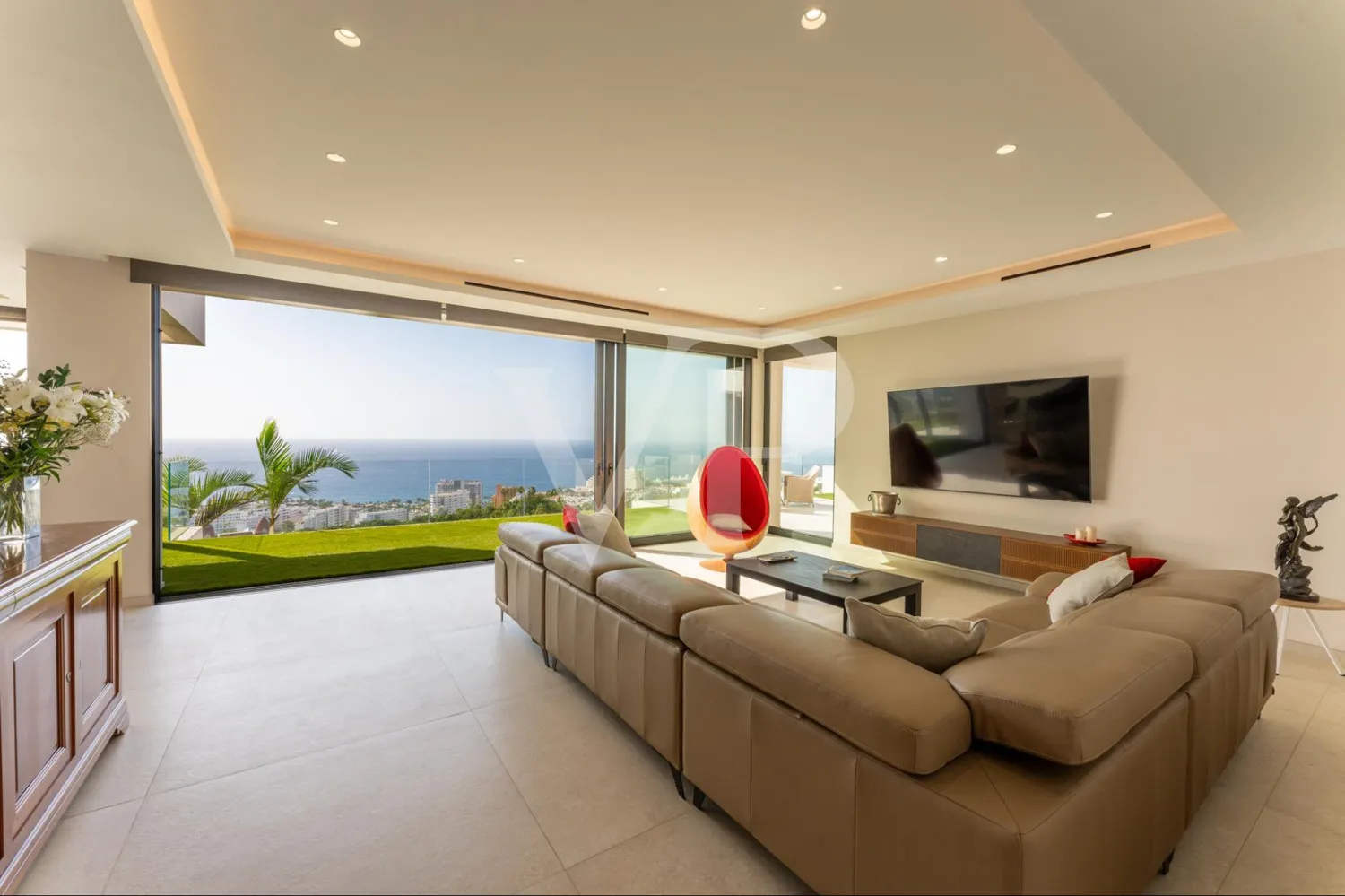 Luxusvilla mit Infinity-Pool und Panoramablick auf den Atlantik