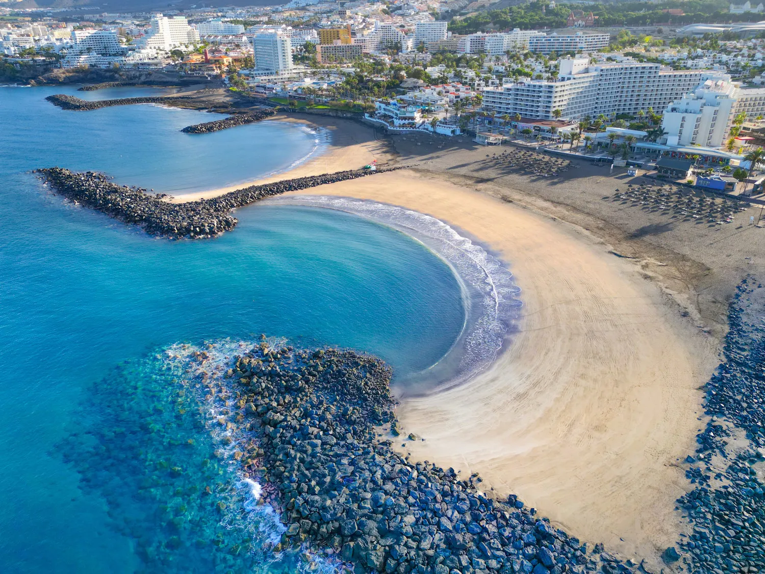 Arquitectura de autor y lujo carca del mar en Playa de Las Américas