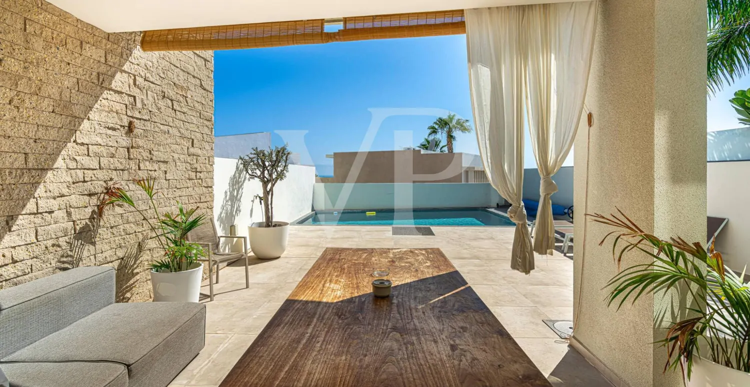 Chalet de lujo con piscina privada en La Caleta