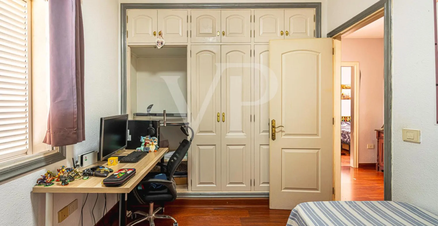 Encantador chalet pareado con vistas al mar en Torviscas